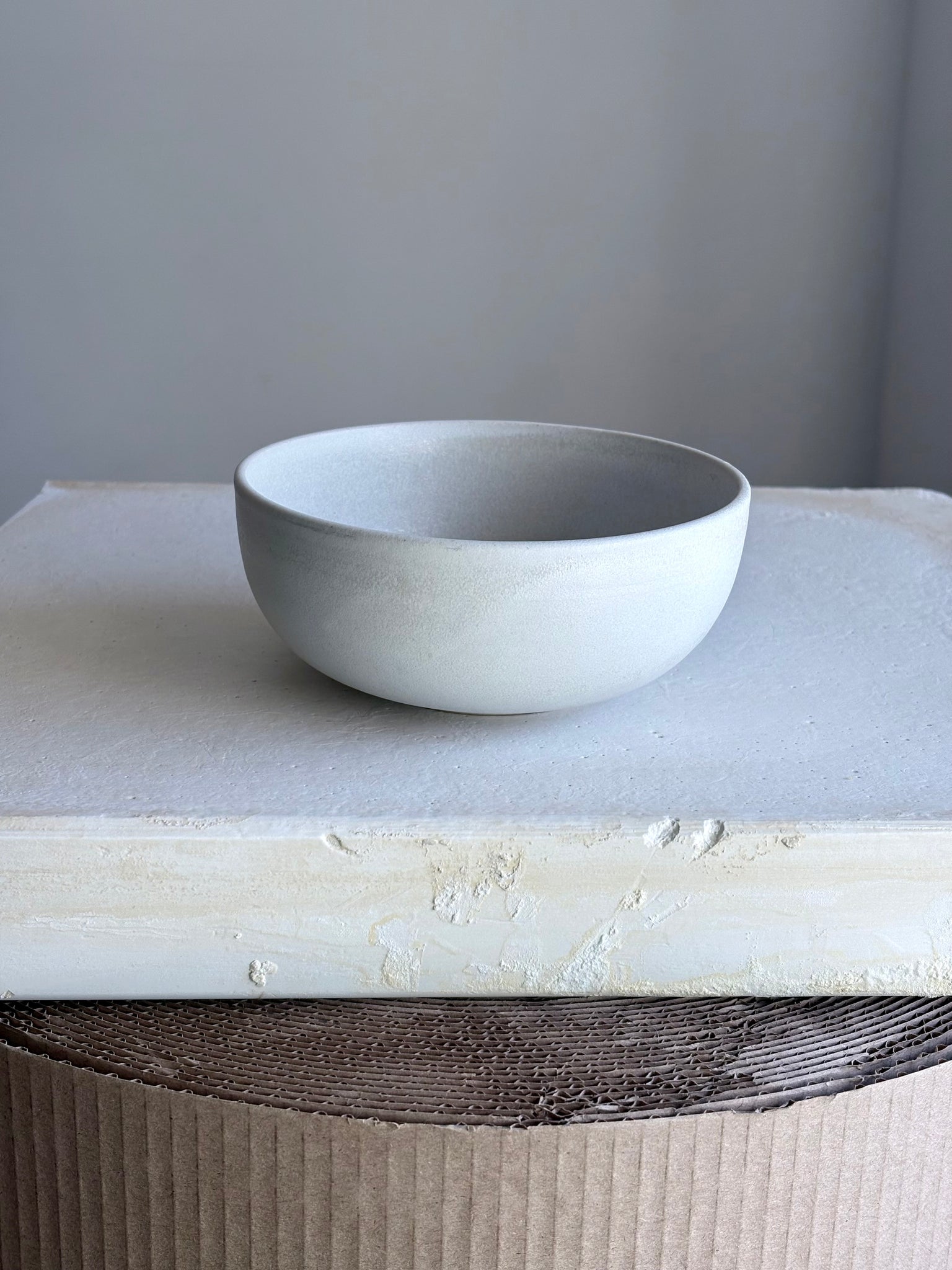 Small bowl matte white/grey