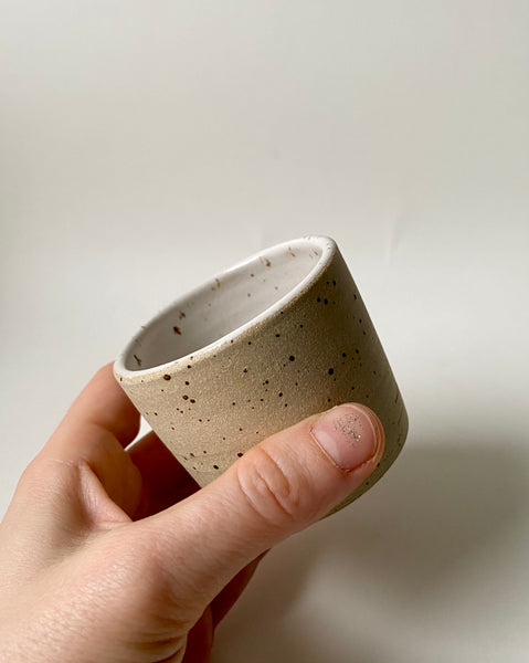 S Cup Speckled White/Unglazed
